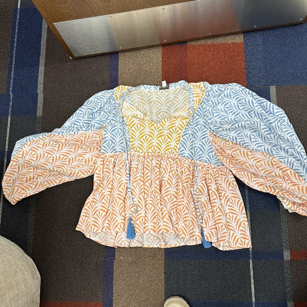 Aura size medium flowy top